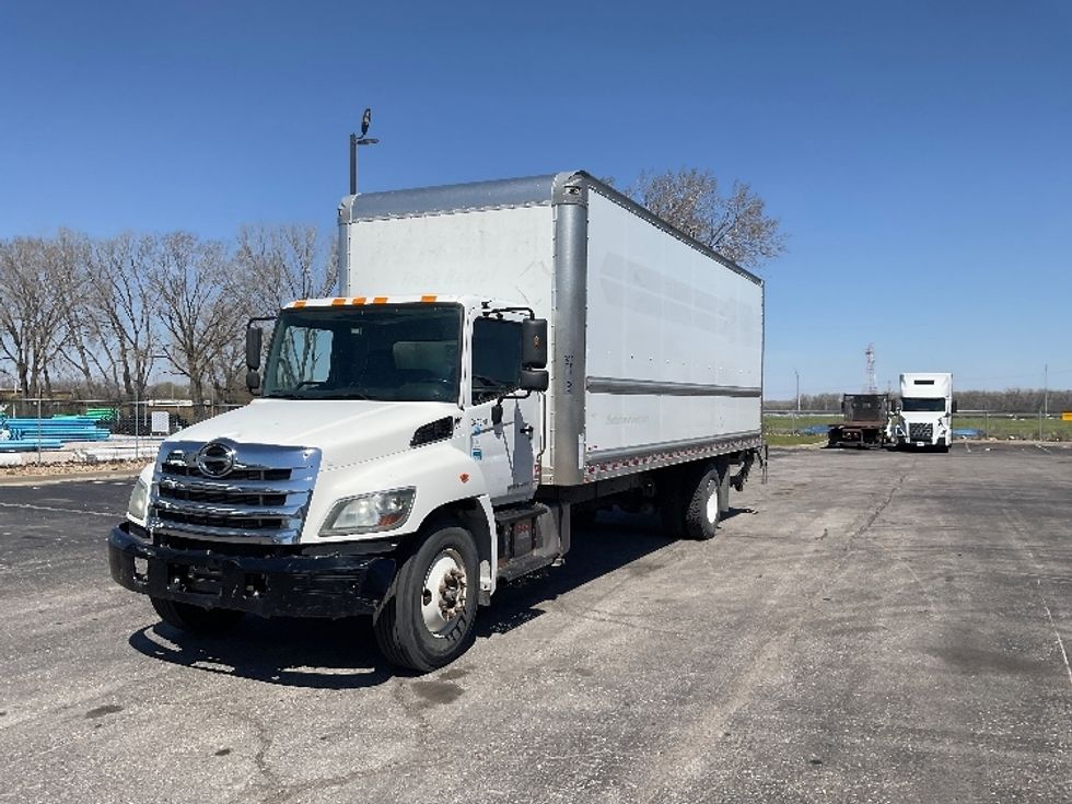 Medium Duty Box Truck-Light and Medium Duty Trucks-Hino-2020-338-Kansas City-MO-129,656\n\t\tmiles-$ 53,000 - Image 3