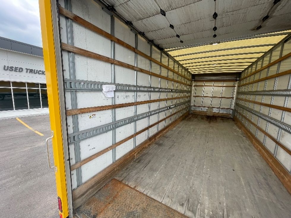 Medium Duty Box Truck-Light and Medium Duty Trucks-Hino-2020-338-Lenexa-KS-219,257\n\t\tmiles-$ 33,250 - Image 10