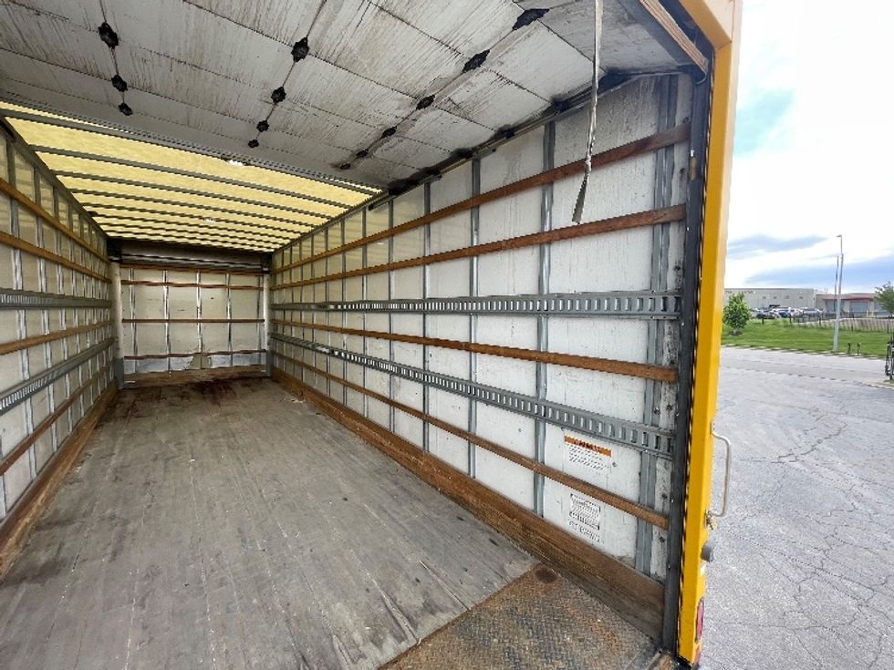 Medium Duty Box Truck-Light and Medium Duty Trucks-Hino-2020-338-Lenexa-KS-219,257\n\t\tmiles-$ 33,250 - Image 11