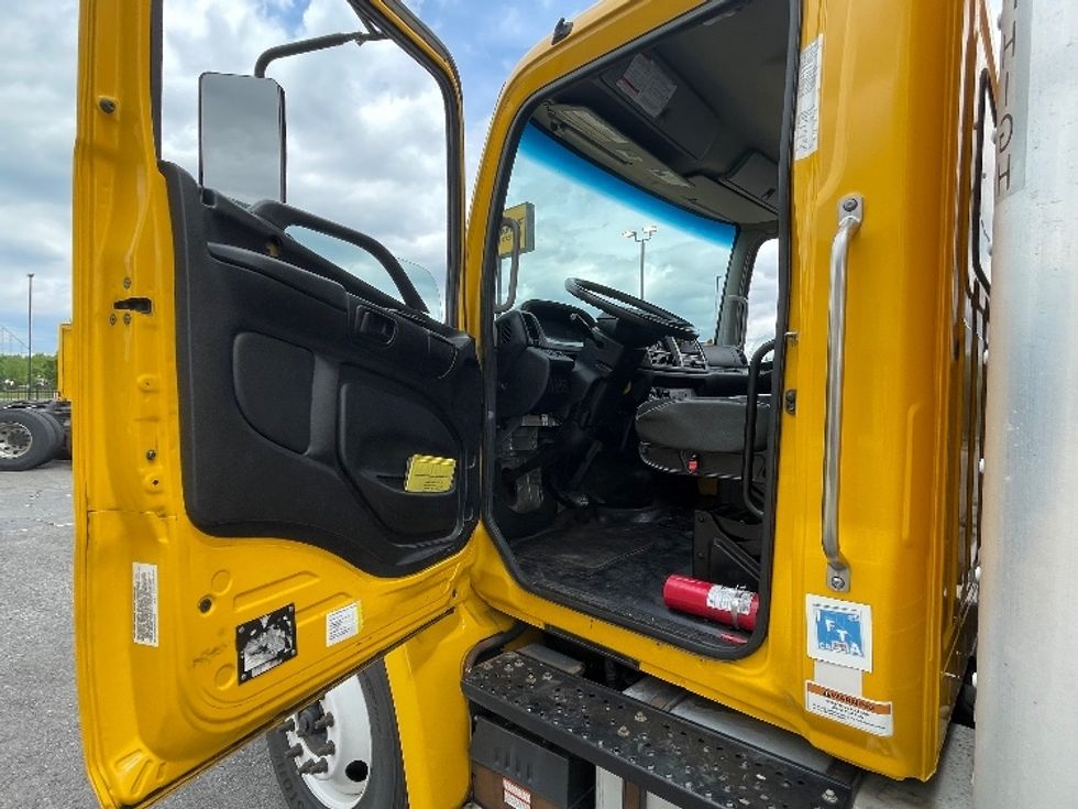 Medium Duty Box Truck-Light and Medium Duty Trucks-Hino-2020-338-Lenexa-KS-219,257\n\t\tmiles-$ 33,250 - Image 15