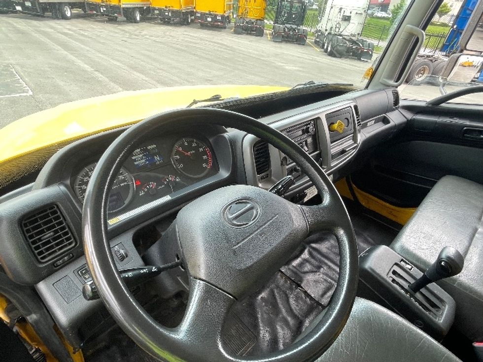 Medium Duty Box Truck-Light and Medium Duty Trucks-Hino-2020-338-Lenexa-KS-219,257\n\t\tmiles-$ 33,250 - Image 16