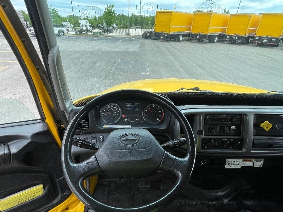 Medium Duty Box Truck-Light and Medium Duty Trucks-Hino-2020-338-Lenexa-KS-219,257\n\t\tmiles-$ 33,250 - Image 17