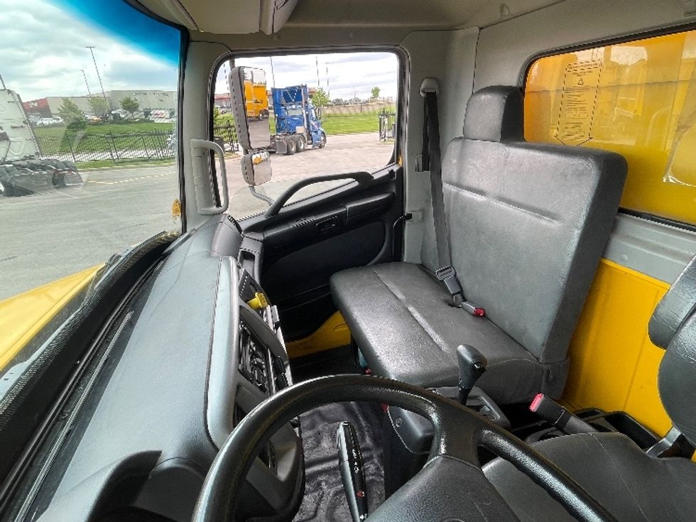 Medium Duty Box Truck-Light and Medium Duty Trucks-Hino-2020-338-Lenexa-KS-219,257\n\t\tmiles-$ 33,250 - Image 18