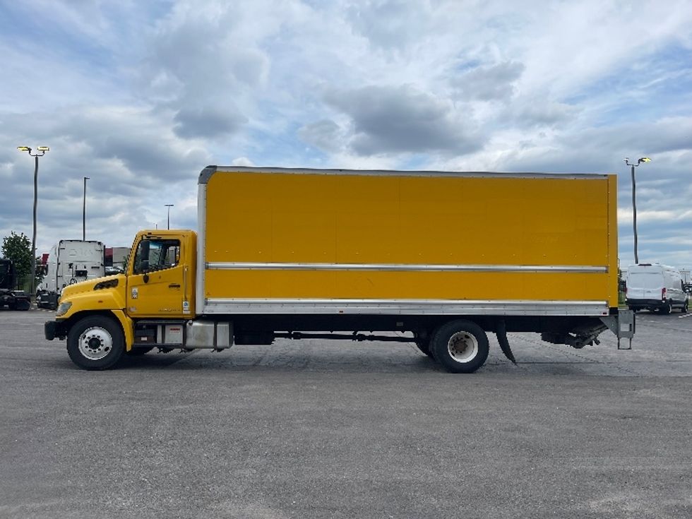 Medium Duty Box Truck-Light and Medium Duty Trucks-Hino-2020-338-Lenexa-KS-219,257\n\t\tmiles-$ 33,250 - Image 4