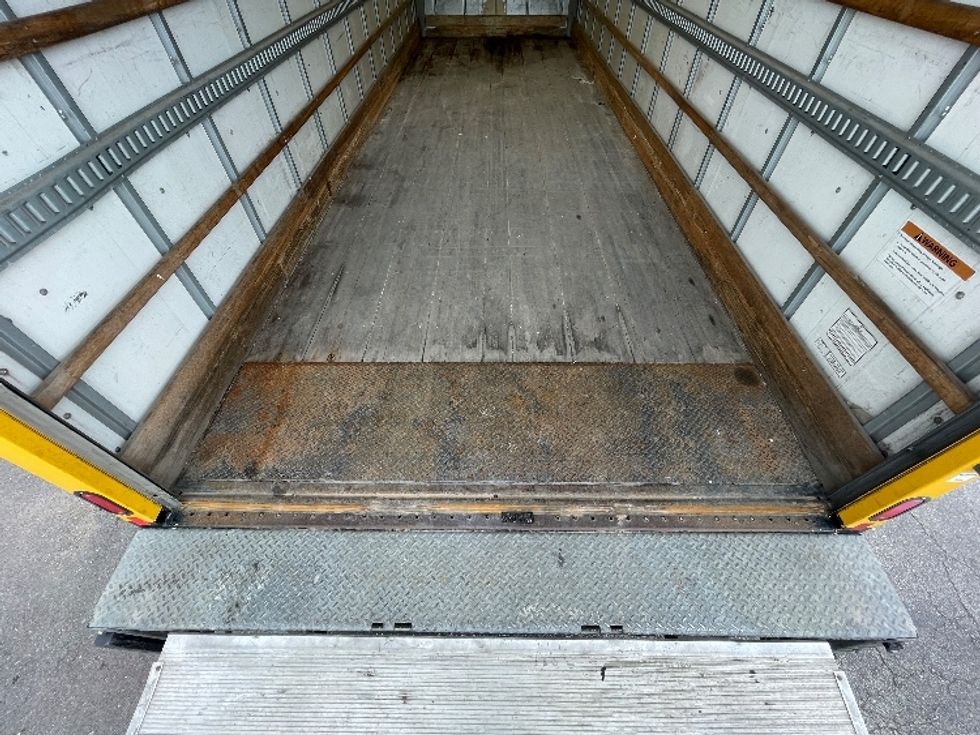 Medium Duty Box Truck-Light and Medium Duty Trucks-Hino-2020-338-Lenexa-KS-219,257\n\t\tmiles-$ 33,250 - Image 9