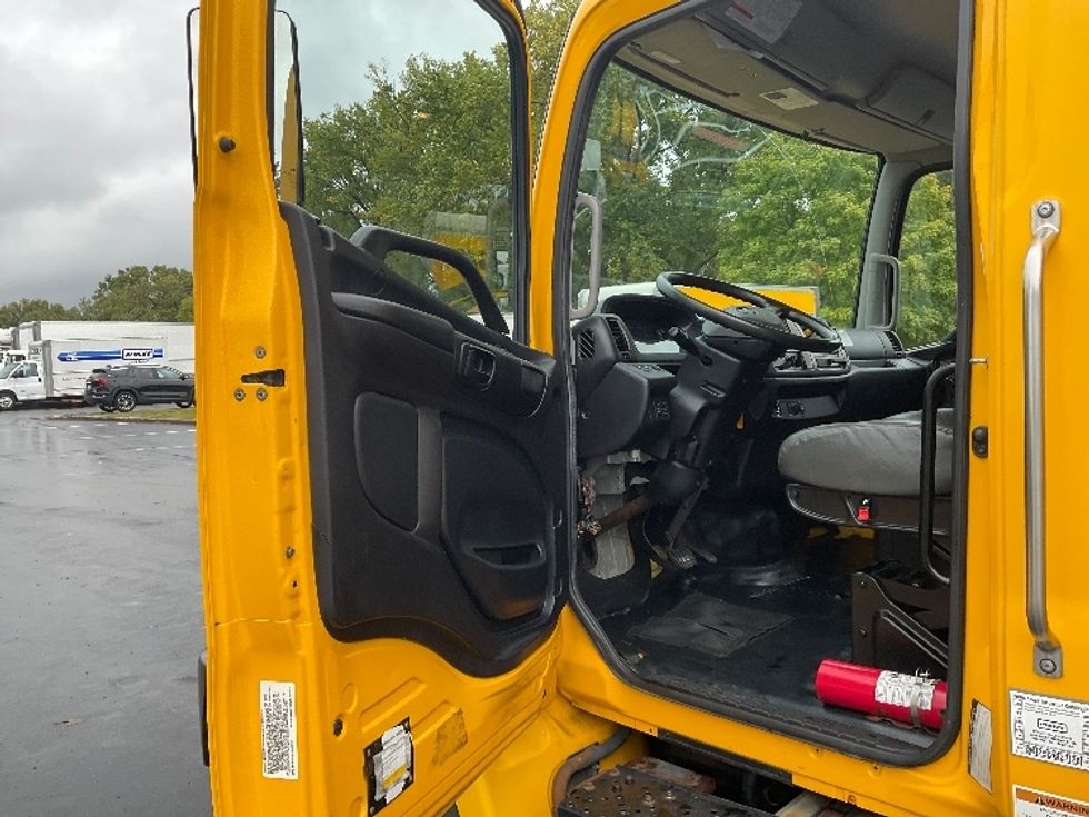 Medium Duty Box Truck-Light and Medium Duty Trucks-Hino-2020-338-Liverpool-NY-141,586\n\t\tmiles-$ 44,000 - Image 15