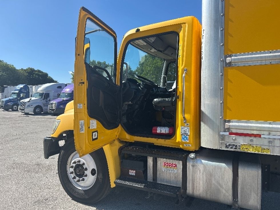 Medium Duty Box Truck-Light and Medium Duty Trucks-Hino-2020-338-Medley-FL-190,279\n\t\tmiles-$ 42,750 - Image 16