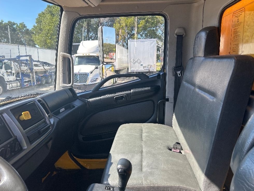 Medium Duty Box Truck-Light and Medium Duty Trucks-Hino-2020-338-Medley-FL-190,279\n\t\tmiles-$ 42,750 - Image 19