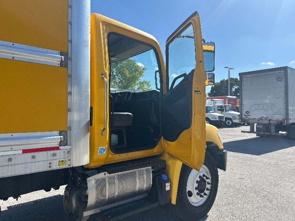 Medium Duty Box Truck-Light and Medium Duty Trucks-Hino-2020-338-Medley-FL-190,279\n\t\tmiles-$ 42,750 - Image 20