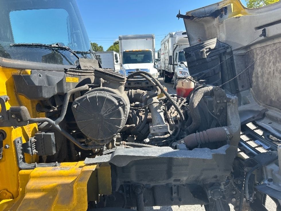 Medium Duty Box Truck-Light and Medium Duty Trucks-Hino-2020-338-Medley-FL-190,279\n\t\tmiles-$ 42,750 - Image 23