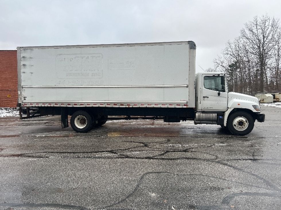 Medium Duty Box Truck-Light and Medium Duty Trucks-Hino-2020-338-Middlefield-OH-261,838\n\t\tmiles-$ 32,250 - Image 14