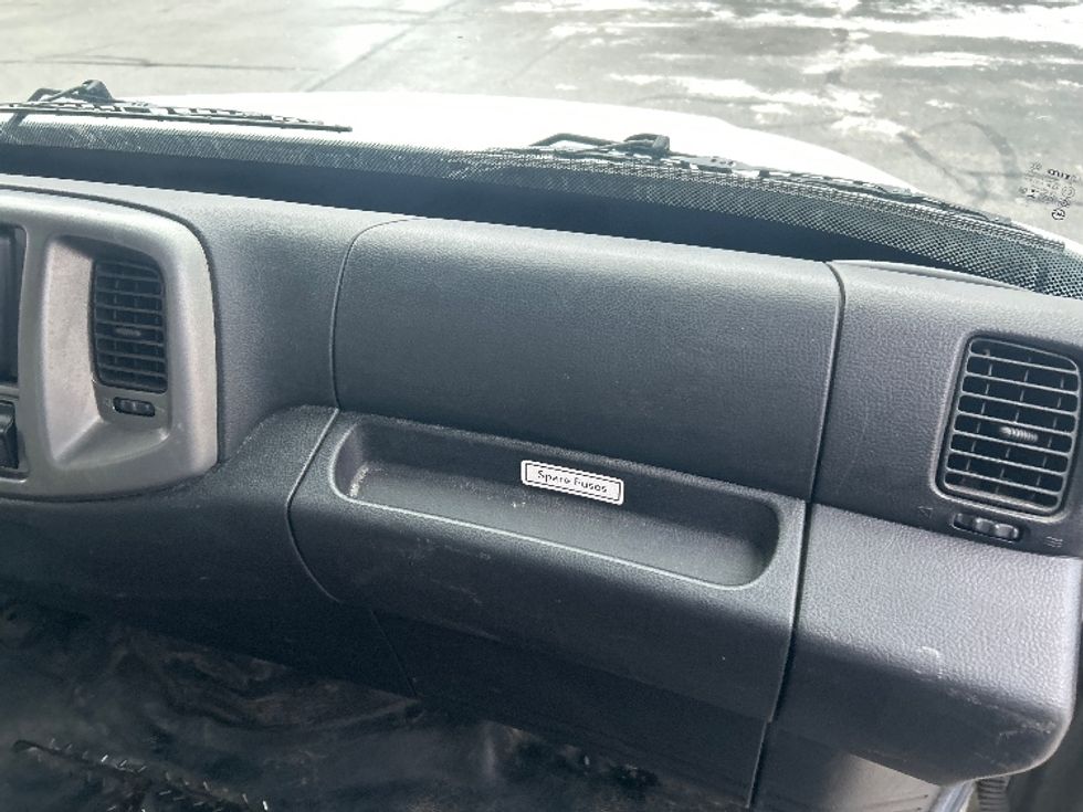 Medium Duty Box Truck-Light and Medium Duty Trucks-Hino-2020-338-Middlefield-OH-261,838\n\t\tmiles-$ 32,250 - Image 20