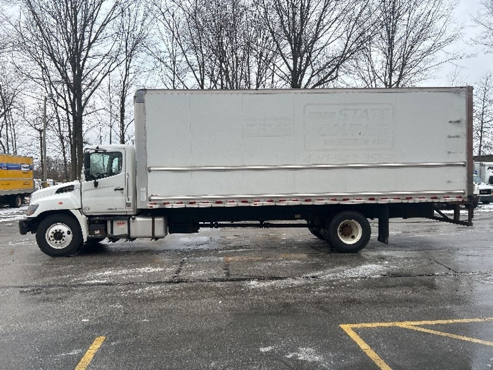 Medium Duty Box Truck-Light and Medium Duty Trucks-Hino-2020-338-Middlefield-OH-261,838\n\t\tmiles-$ 32,250 - Image 4