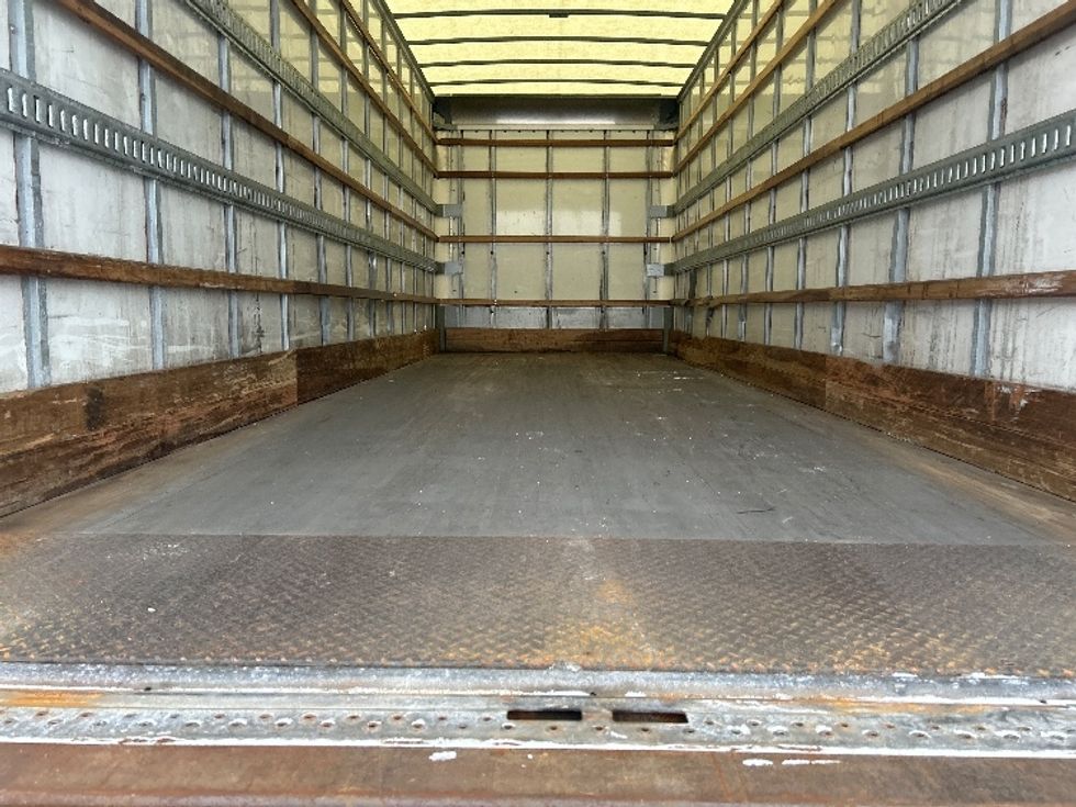 Medium Duty Box Truck-Light and Medium Duty Trucks-Hino-2020-338-Middlefield-OH-261,838\n\t\tmiles-$ 32,250 - Image 9