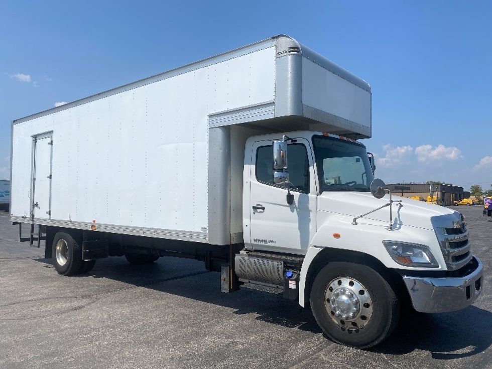 Medium Duty Box Truck-Light and Medium Duty Trucks-Hino-2020-338-Mississauga-ON-127,624\n\t\tkm-$ 98,250 - Image 1