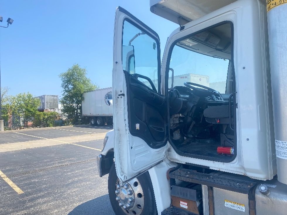 Medium Duty Box Truck-Light and Medium Duty Trucks-Hino-2020-338-Mississauga-ON-127,624\n\t\tkm-$ 98,250 - Image 15