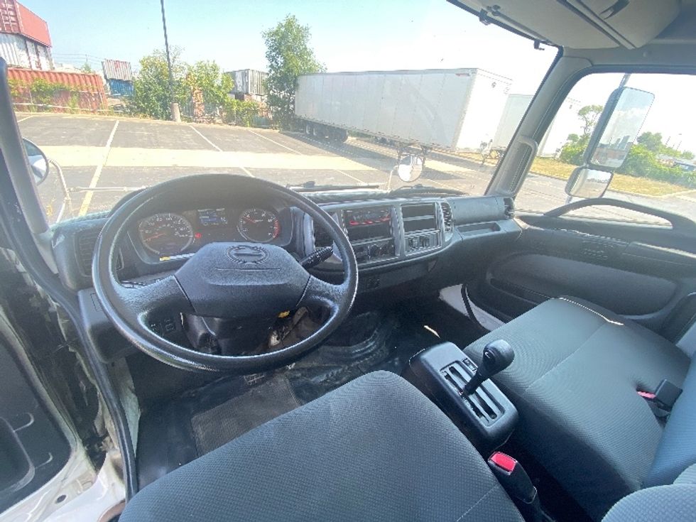 Medium Duty Box Truck-Light and Medium Duty Trucks-Hino-2020-338-Mississauga-ON-127,624\n\t\tkm-$ 98,250 - Image 17