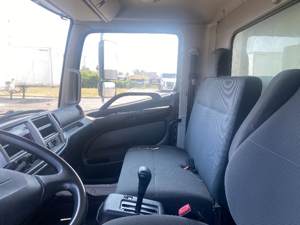 Medium Duty Box Truck-Light and Medium Duty Trucks-Hino-2020-338-Mississauga-ON-127,624\n\t\tkm-$ 98,250 - Image 18