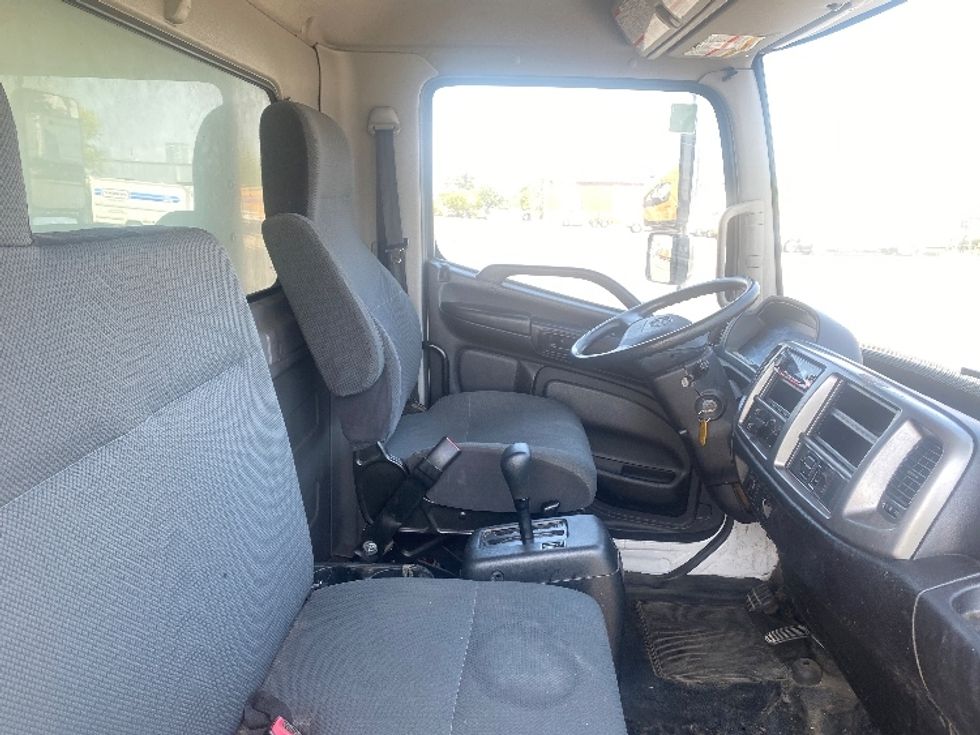 Medium Duty Box Truck-Light and Medium Duty Trucks-Hino-2020-338-Mississauga-ON-127,624\n\t\tkm-$ 98,250 - Image 21