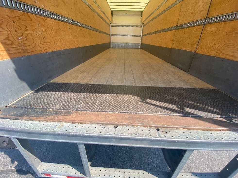 Medium Duty Box Truck-Light and Medium Duty Trucks-Hino-2020-338-Mississauga-ON-127,624\n\t\tkm-$ 98,250 - Image 9