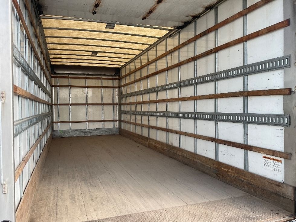 Medium Duty Box Truck-Light and Medium Duty Trucks-Hino-2020-338-Mississauga-ON-185,089\n\t\tkm-$ 74,750 - Image 12
