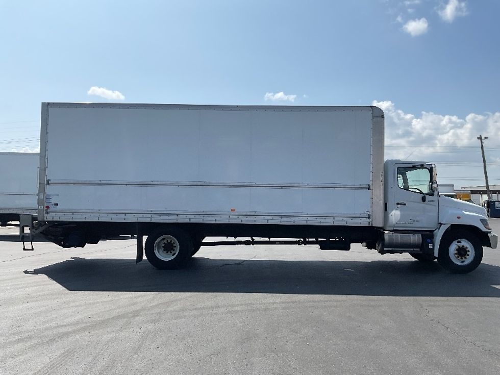 Medium Duty Box Truck-Light and Medium Duty Trucks-Hino-2020-338-Mississauga-ON-185,089\n\t\tkm-$ 74,750 - Image 15