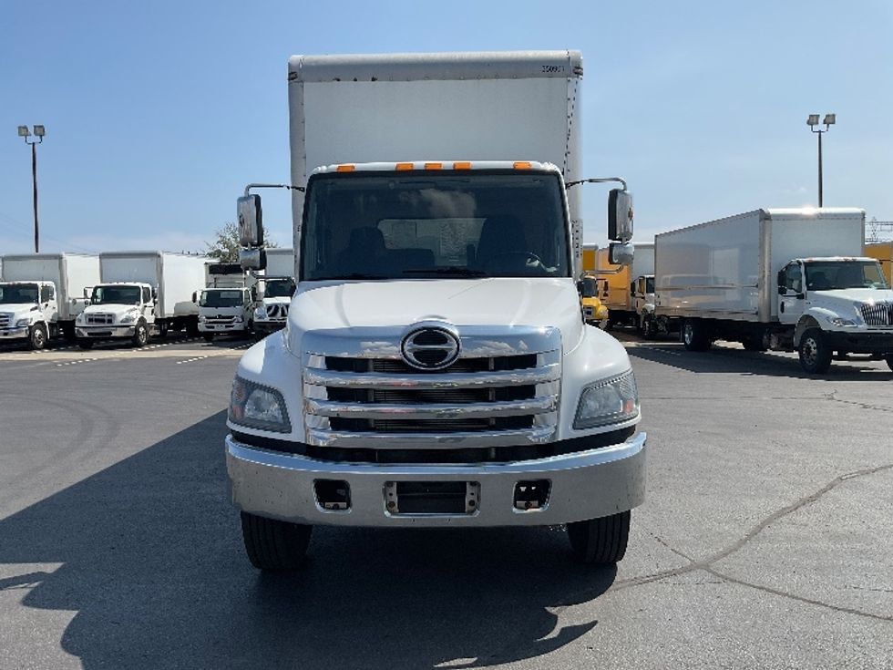Medium Duty Box Truck-Light and Medium Duty Trucks-Hino-2020-338-Mississauga-ON-185,089\n\t\tkm-$ 74,750 - Image 2