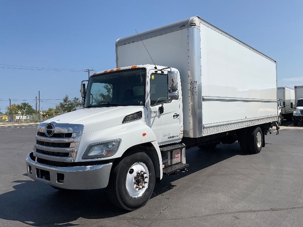Medium Duty Box Truck-Light and Medium Duty Trucks-Hino-2020-338-Mississauga-ON-185,089\n\t\tkm-$ 74,750 - Image 3