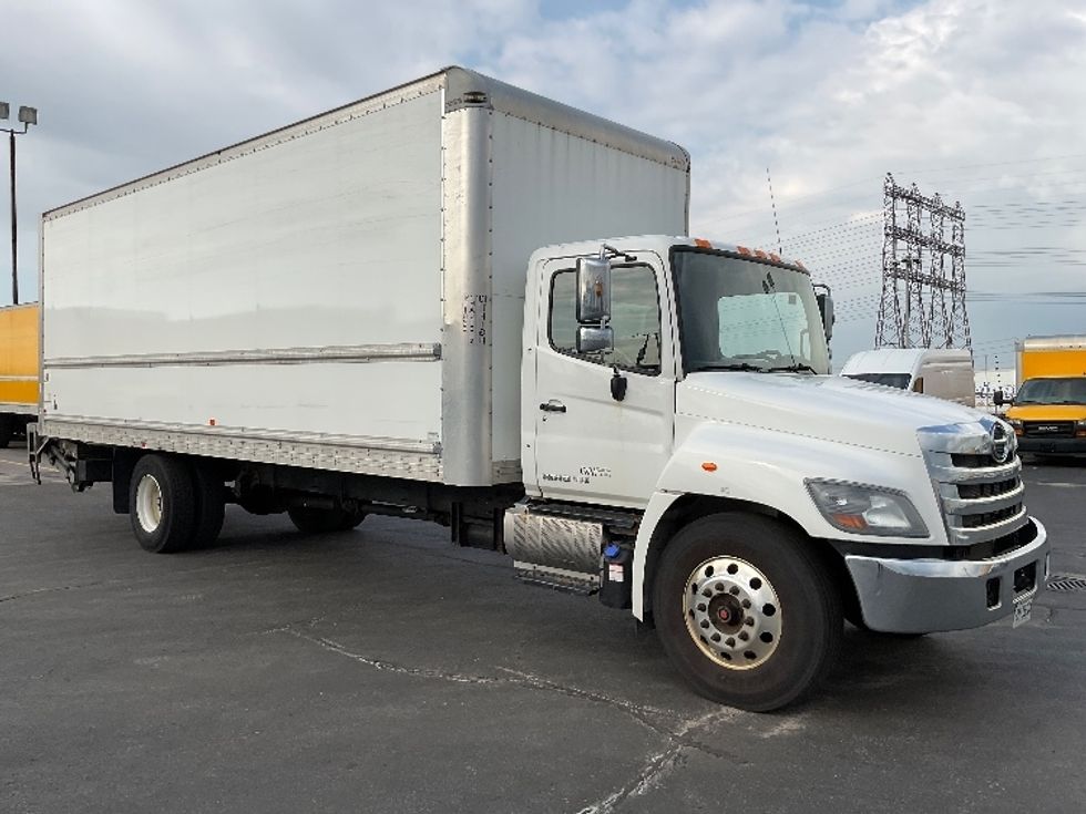 Medium Duty Box Truck-Light and Medium Duty Trucks-Hino-2020-338-Mississauga-ON-200,563\n\t\tkm-$ 71,000 - Image 1