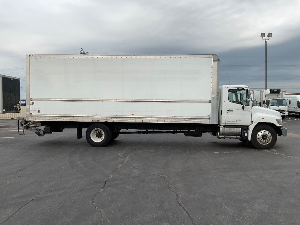 Medium Duty Box Truck-Light and Medium Duty Trucks-Hino-2020-338-Mississauga-ON-200,563\n\t\tkm-$ 71,000 - Image 15