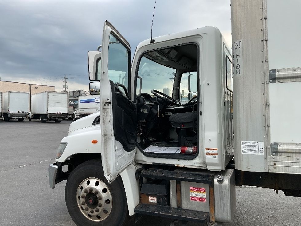 Medium Duty Box Truck-Light and Medium Duty Trucks-Hino-2020-338-Mississauga-ON-200,563\n\t\tkm-$ 71,000 - Image 16