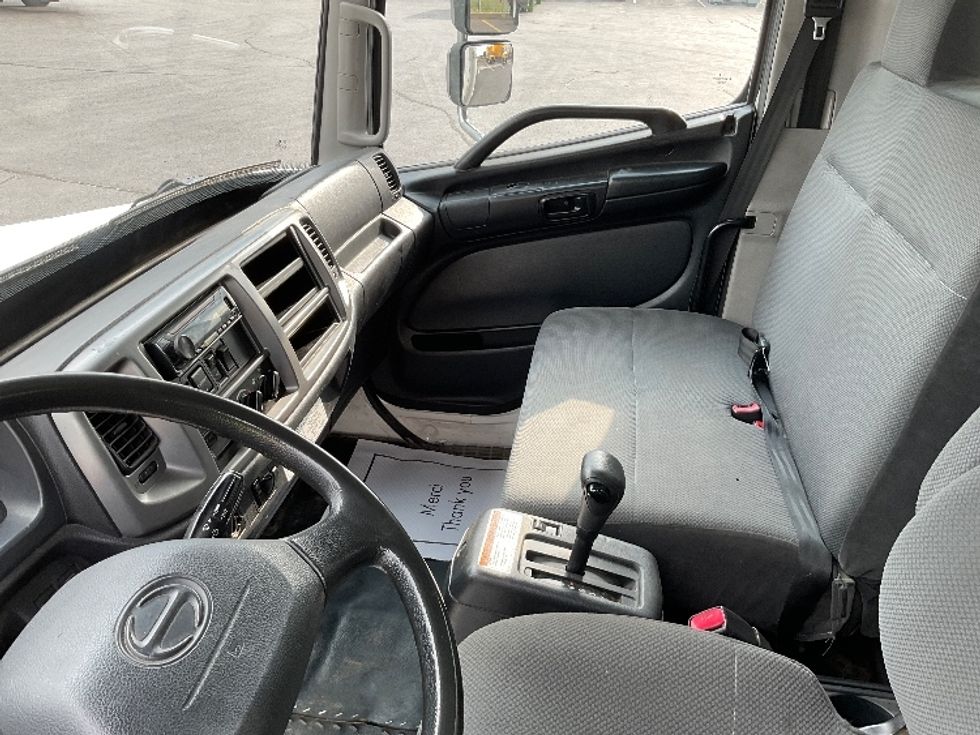 Medium Duty Box Truck-Light and Medium Duty Trucks-Hino-2020-338-Mississauga-ON-200,563\n\t\tkm-$ 71,000 - Image 19