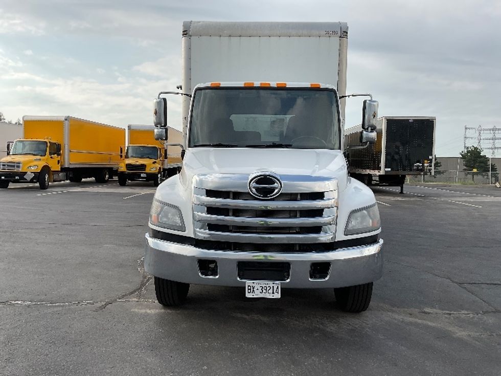 Medium Duty Box Truck-Light and Medium Duty Trucks-Hino-2020-338-Mississauga-ON-200,563\n\t\tkm-$ 71,000 - Image 2