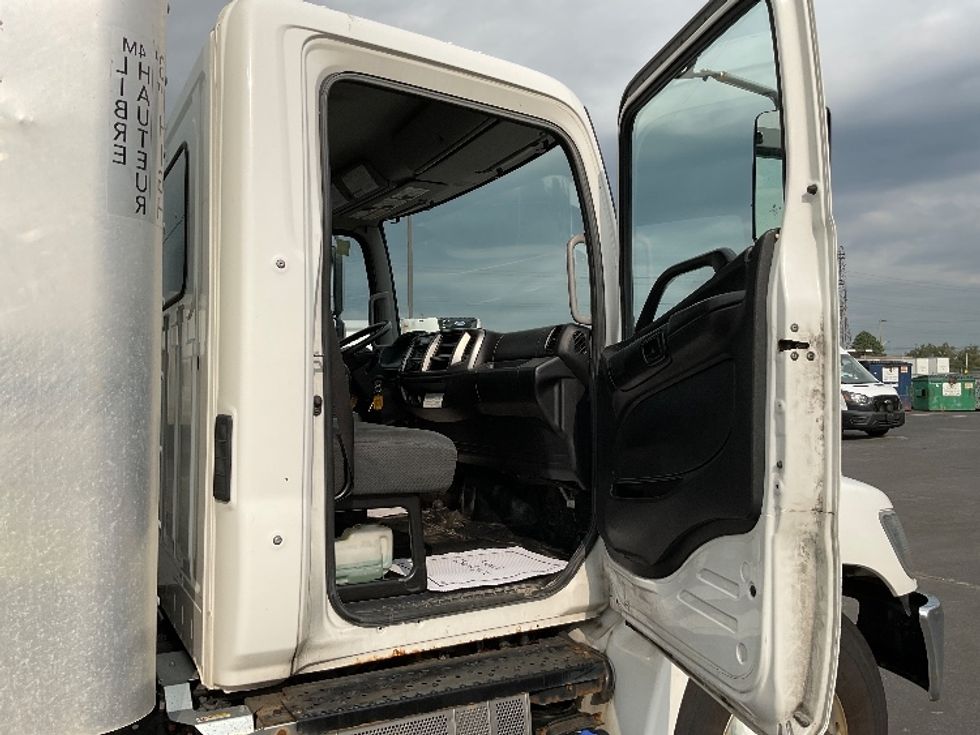 Medium Duty Box Truck-Light and Medium Duty Trucks-Hino-2020-338-Mississauga-ON-200,563\n\t\tkm-$ 71,000 - Image 20