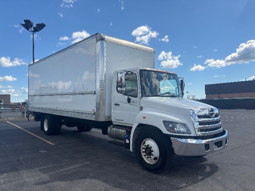 Medium Duty Box Truck-Light and Medium Duty Trucks-Hino-2020-338-Mississauga-ON-230,666\n\t\tkm-$ 71,000 - Image 1