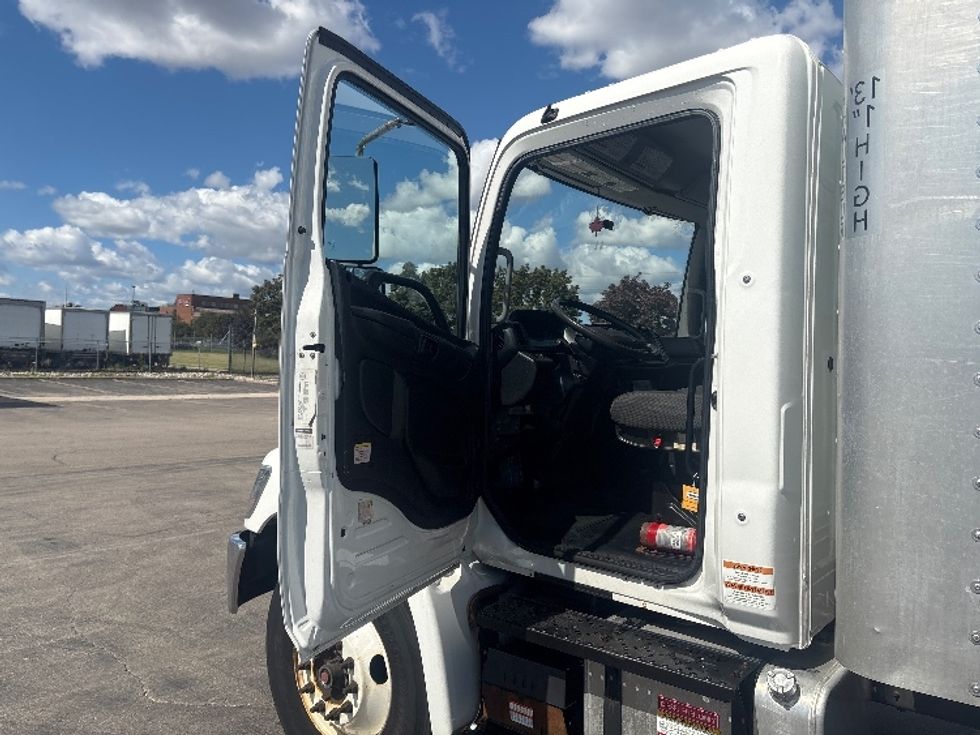 Medium Duty Box Truck-Light and Medium Duty Trucks-Hino-2020-338-Mississauga-ON-230,666\n\t\tkm-$ 71,000 - Image 16