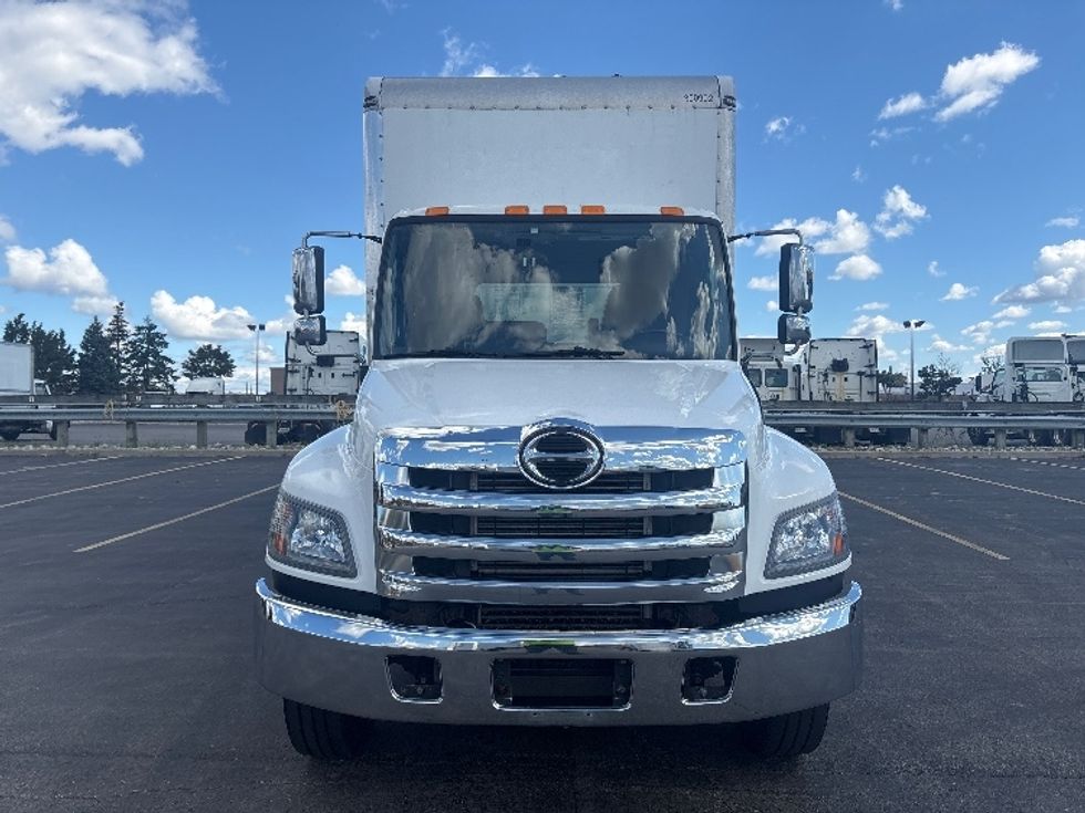 Medium Duty Box Truck-Light and Medium Duty Trucks-Hino-2020-338-Mississauga-ON-230,666\n\t\tkm-$ 71,000 - Image 2