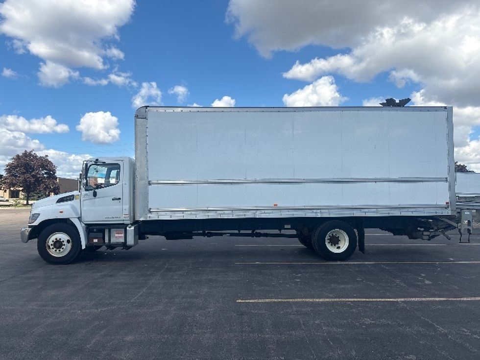 Medium Duty Box Truck-Light and Medium Duty Trucks-Hino-2020-338-Mississauga-ON-230,666\n\t\tkm-$ 71,000 - Image 4