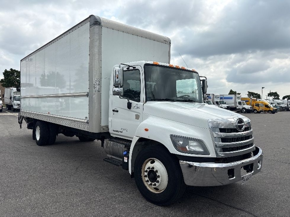 Medium Duty Box Truck-Light and Medium Duty Trucks-Hino-2020-338-Mississauga-ON-304,939\n\t\tkm-$ 61,500 - Image 1