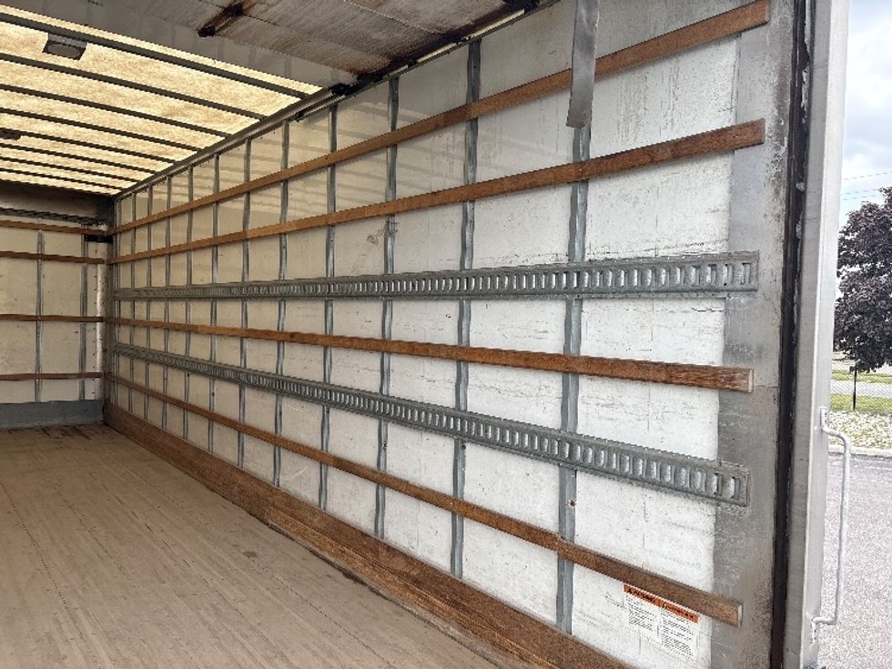 Medium Duty Box Truck-Light and Medium Duty Trucks-Hino-2020-338-Mississauga-ON-304,939\n\t\tkm-$ 61,500 - Image 12