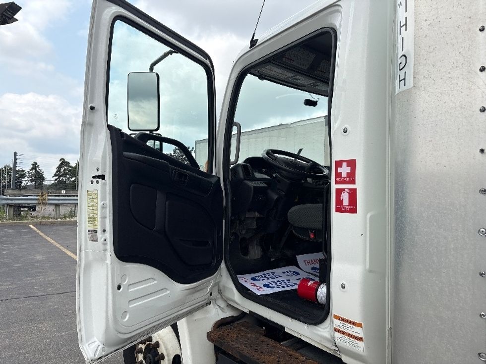 Medium Duty Box Truck-Light and Medium Duty Trucks-Hino-2020-338-Mississauga-ON-304,939\n\t\tkm-$ 61,500 - Image 16