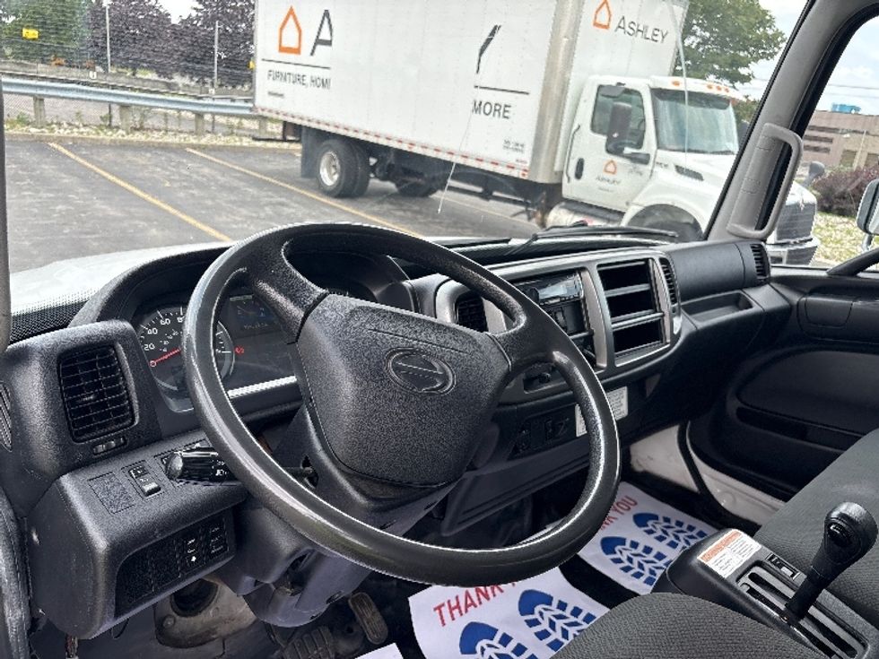 Medium Duty Box Truck-Light and Medium Duty Trucks-Hino-2020-338-Mississauga-ON-304,939\n\t\tkm-$ 61,500 - Image 17
