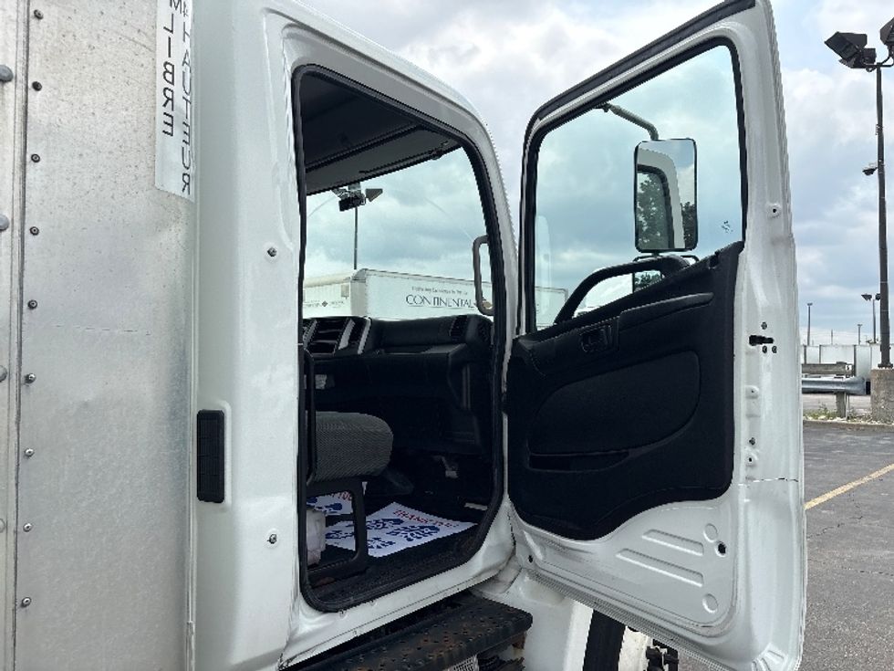 Medium Duty Box Truck-Light and Medium Duty Trucks-Hino-2020-338-Mississauga-ON-304,939\n\t\tkm-$ 61,500 - Image 20