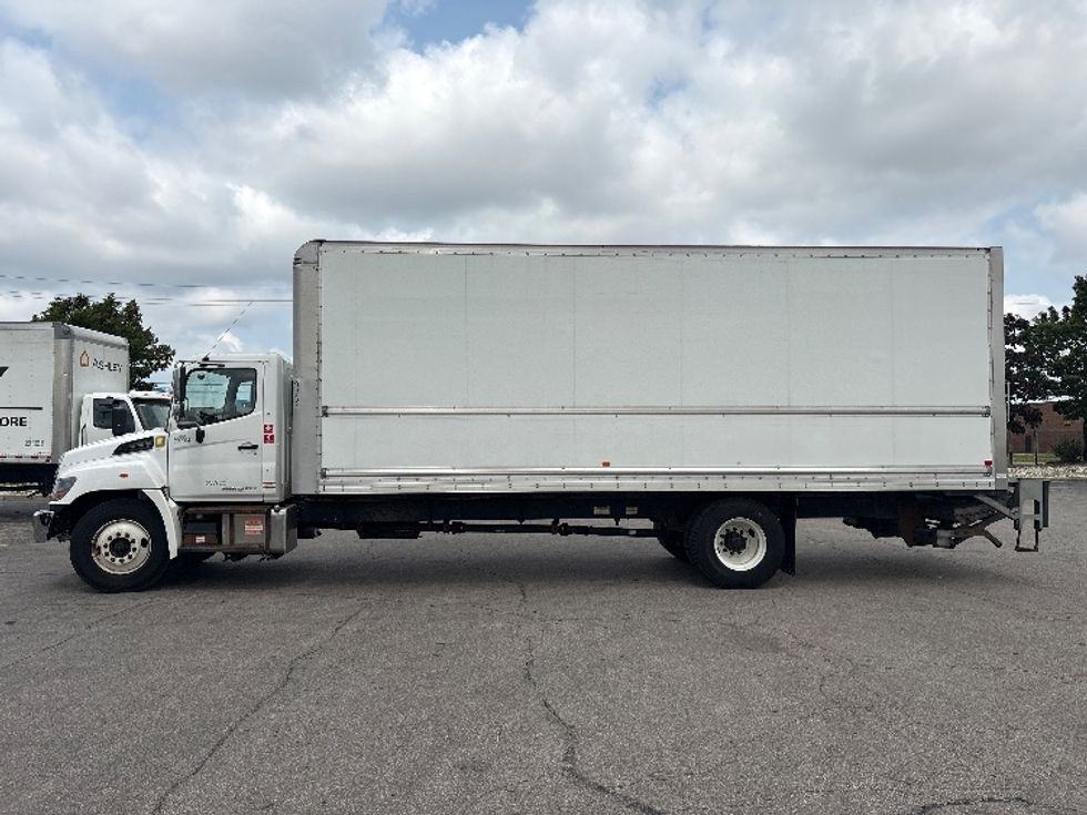 Medium Duty Box Truck-Light and Medium Duty Trucks-Hino-2020-338-Mississauga-ON-304,939\n\t\tkm-$ 61,500 - Image 4