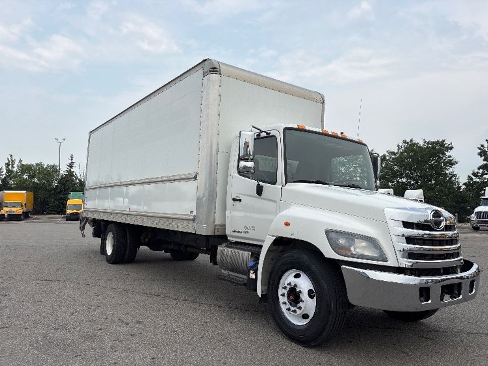 Medium Duty Box Truck-Light and Medium Duty Trucks-Hino-2020-338-Mississauga-ON-312,400\n\t\tkm-$ 60,750 - Image 1