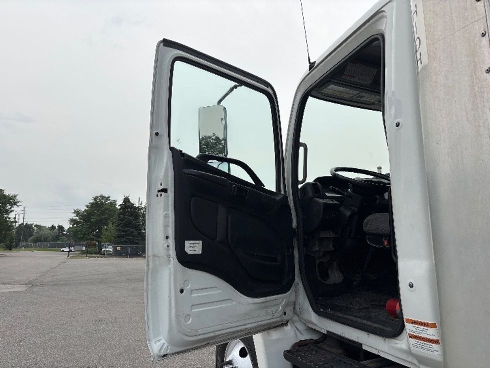 Medium Duty Box Truck-Light and Medium Duty Trucks-Hino-2020-338-Mississauga-ON-312,400\n\t\tkm-$ 60,750 - Image 16