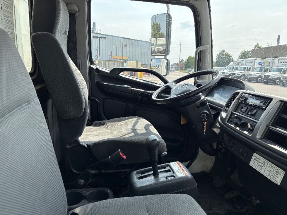 Medium Duty Box Truck-Light and Medium Duty Trucks-Hino-2020-338-Mississauga-ON-312,400\n\t\tkm-$ 60,750 - Image 22