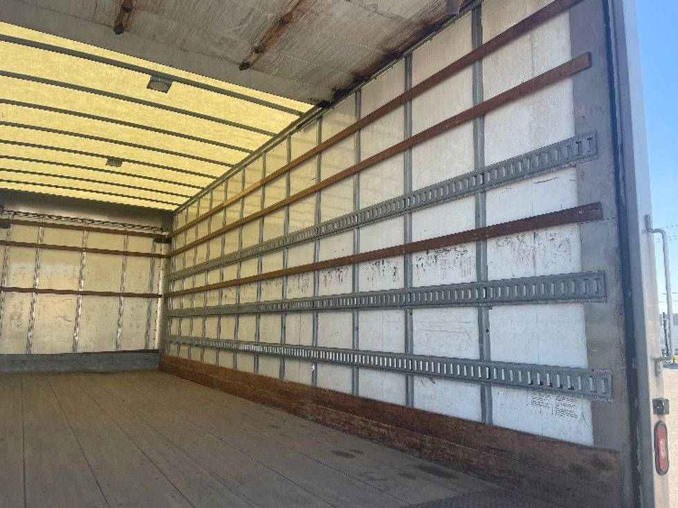 Medium Duty Box Truck-Light and Medium Duty Trucks-Hino-2020-338-Mississauga-ON-319,288\n\t\tkm-$ 59,750 - Image 12