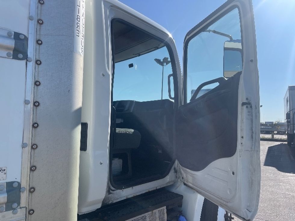 Medium Duty Box Truck-Light and Medium Duty Trucks-Hino-2020-338-Mississauga-ON-319,288\n\t\tkm-$ 59,750 - Image 20