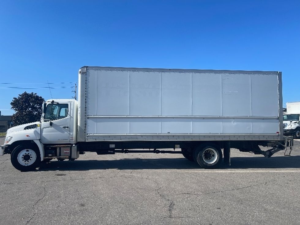 Medium Duty Box Truck-Light and Medium Duty Trucks-Hino-2020-338-Mississauga-ON-319,288\n\t\tkm-$ 59,750 - Image 4